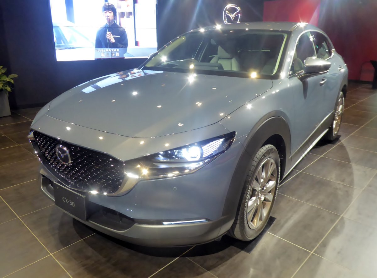 Мазда CX 30 серая