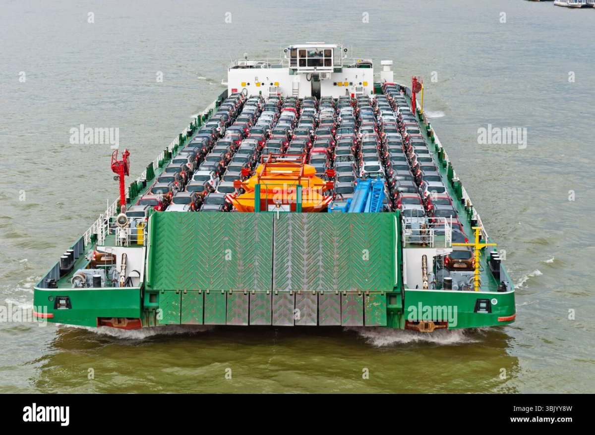 Баржа с автомобилями