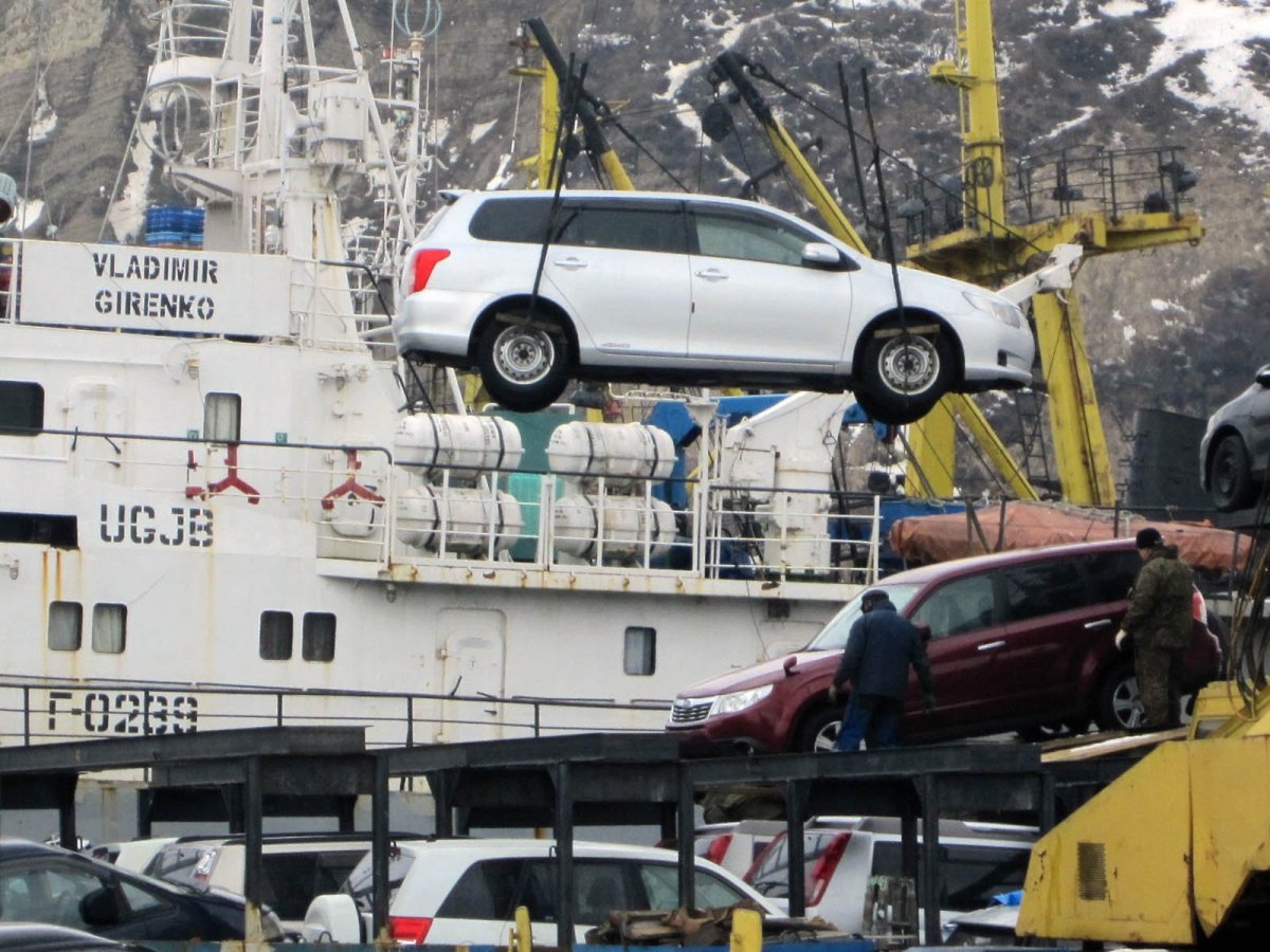 Авто в порту Владивосток