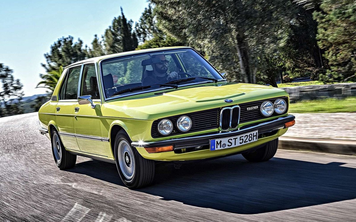 БМВ е12 528