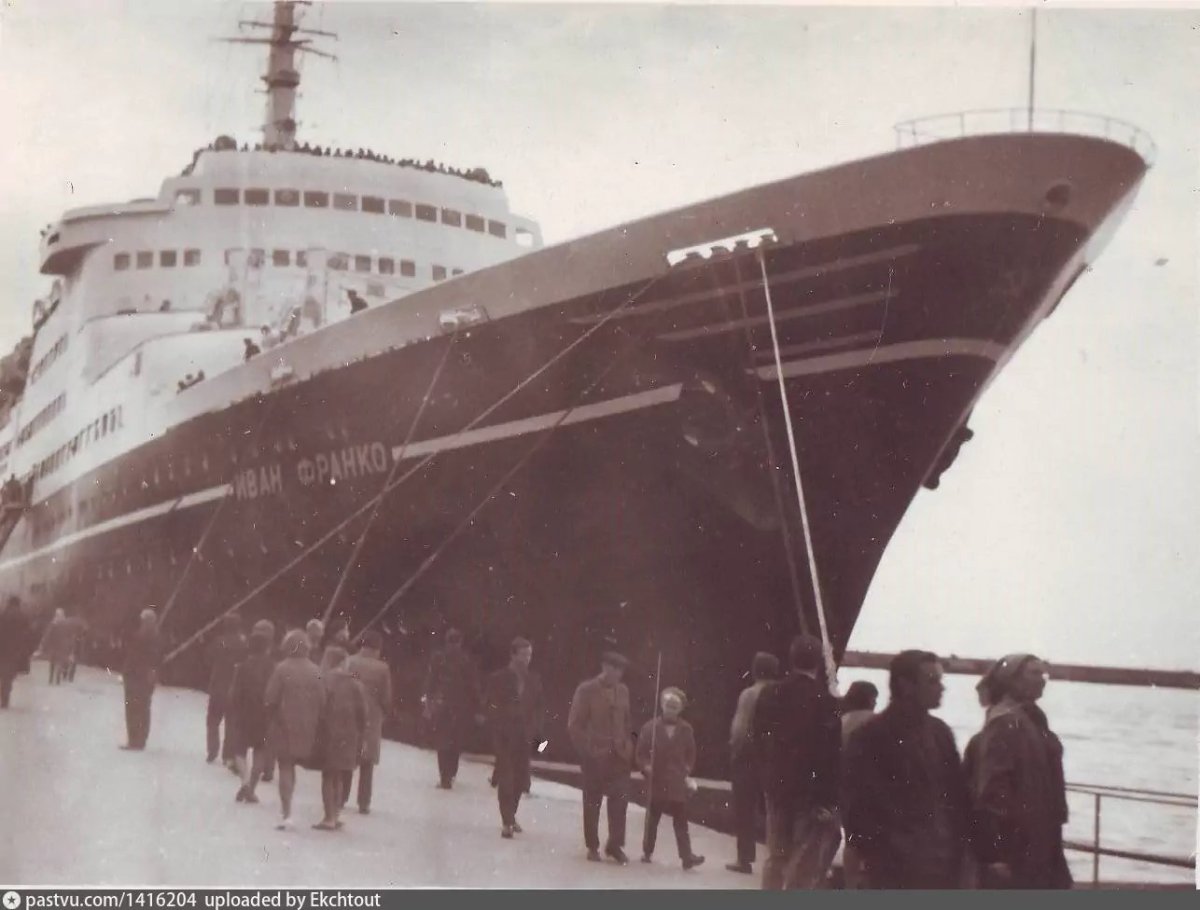 Теплоход Иван Франко фото