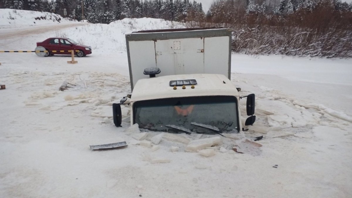 Грузовики на льду