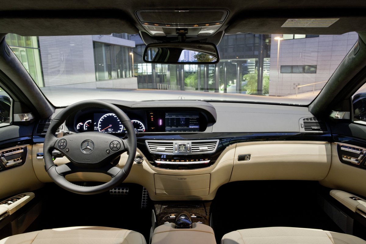 Mercedes-Benz s63 AMG 2010