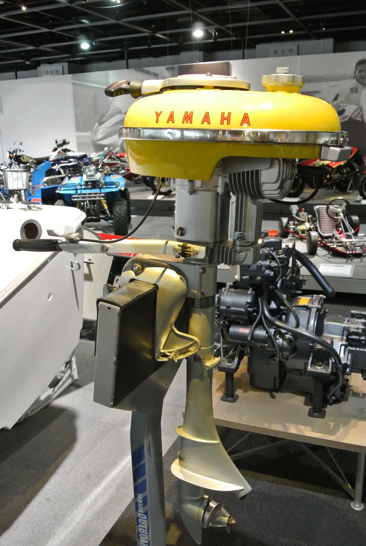 Лодочный мотор Yamaha 3