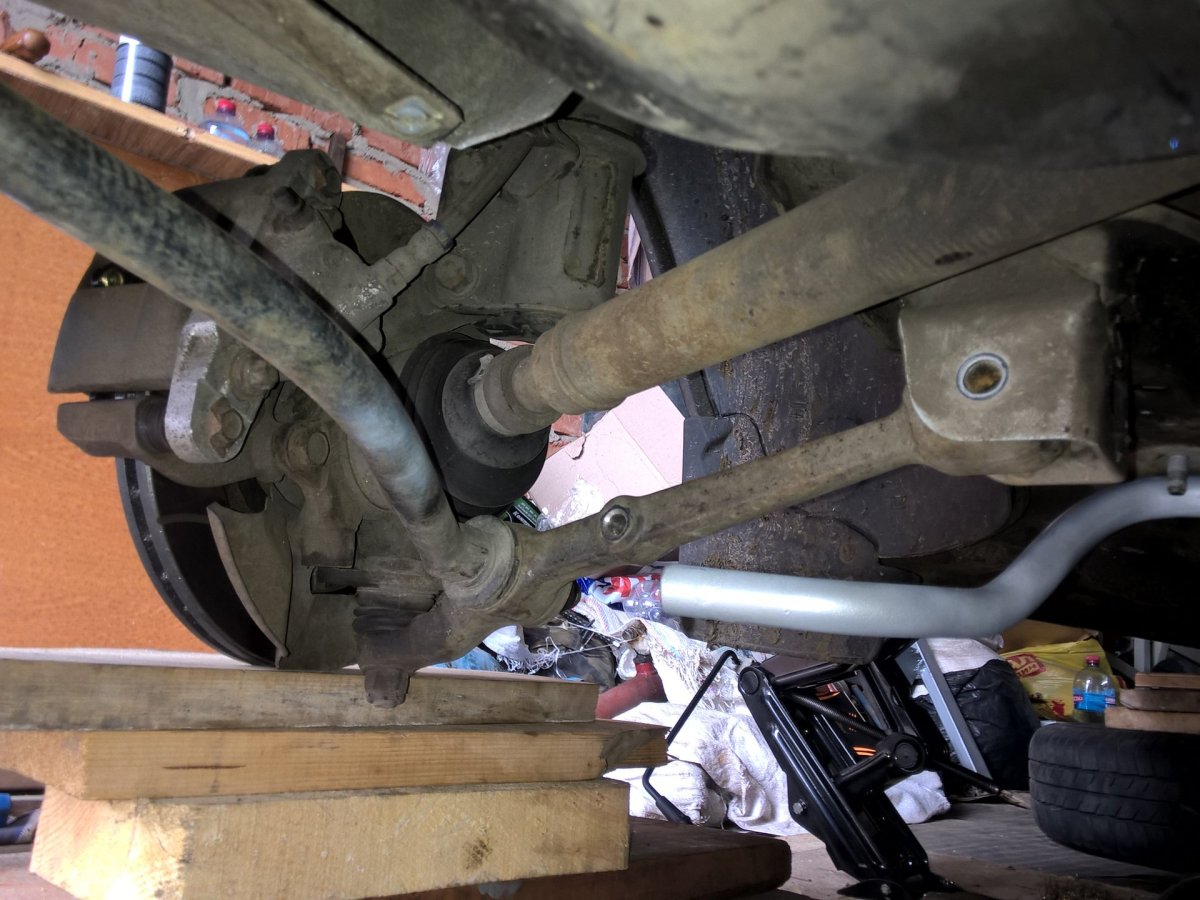 Рычаг передней подвески Калина 1