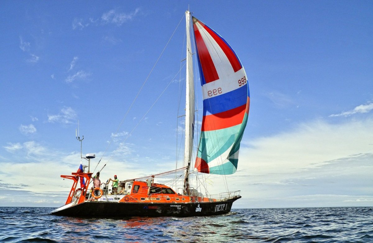 Парусная яхта Петр 1