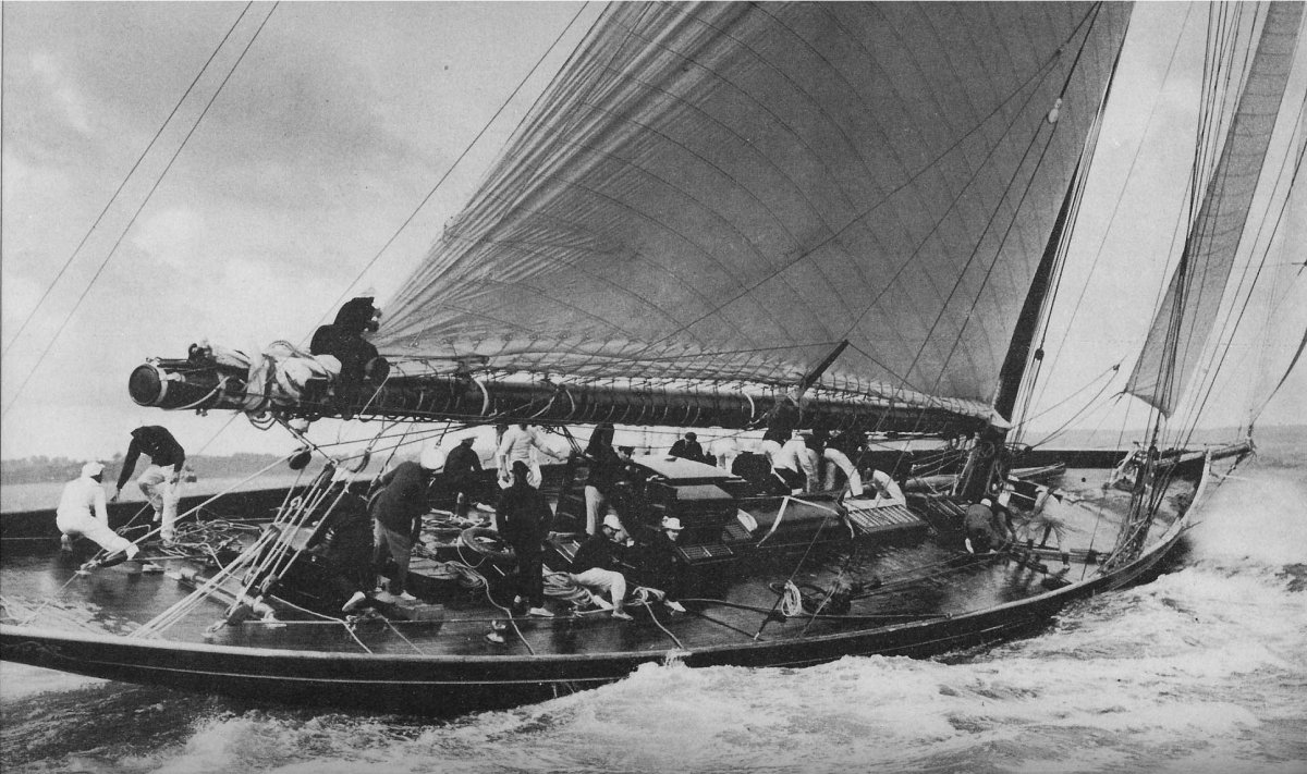 Парусные яхты Britannia