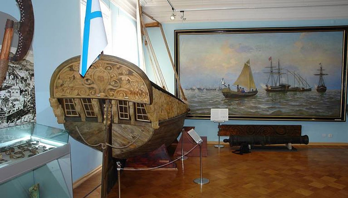 Плезир яхта Петра 1 в Астрахани