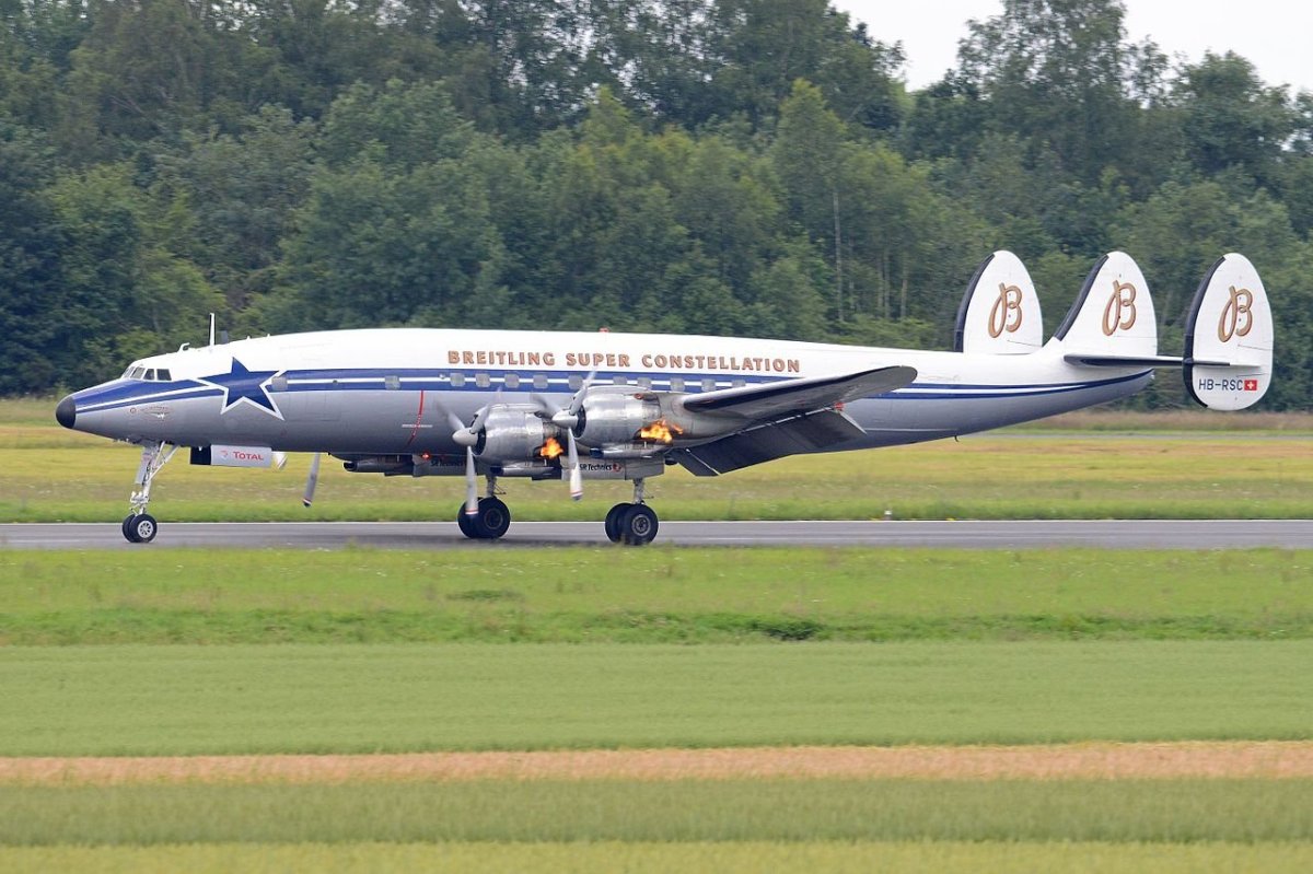 L-1049 super Constellation