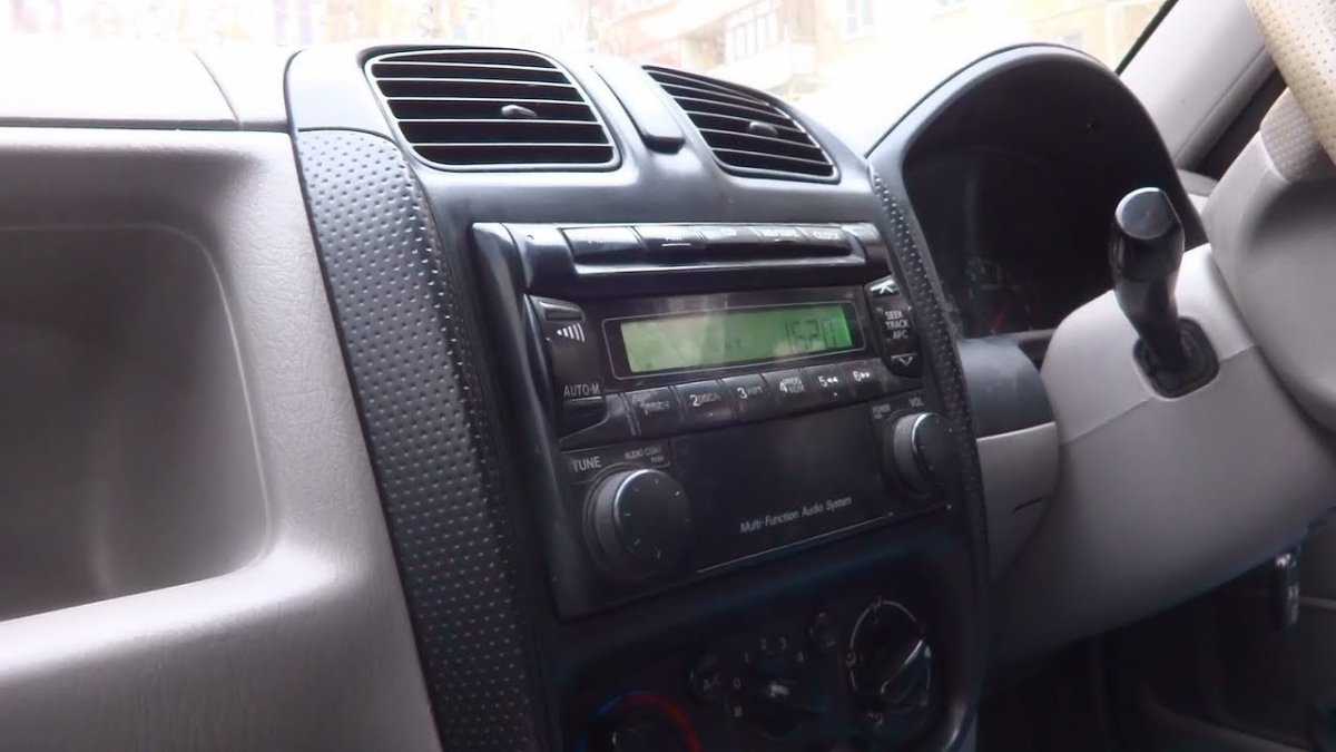 Магнитола Мазда Демио 2002