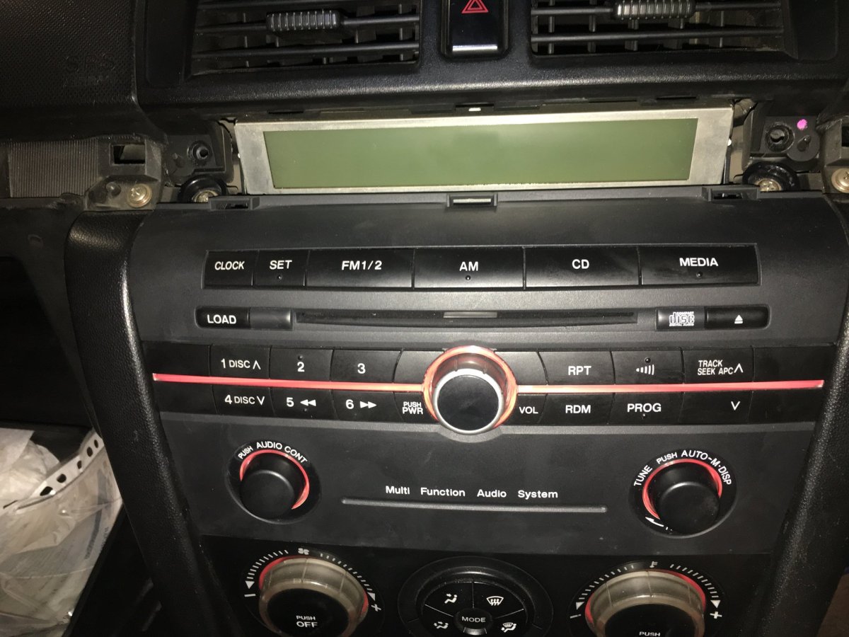 Магнитола Мазда 3 2005 родная