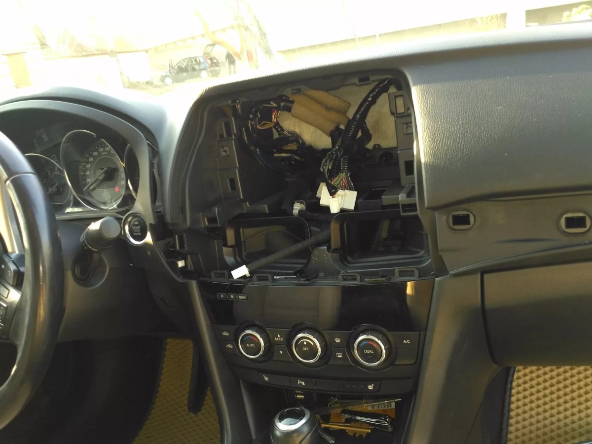 Замена ГУ Мазда 6gg