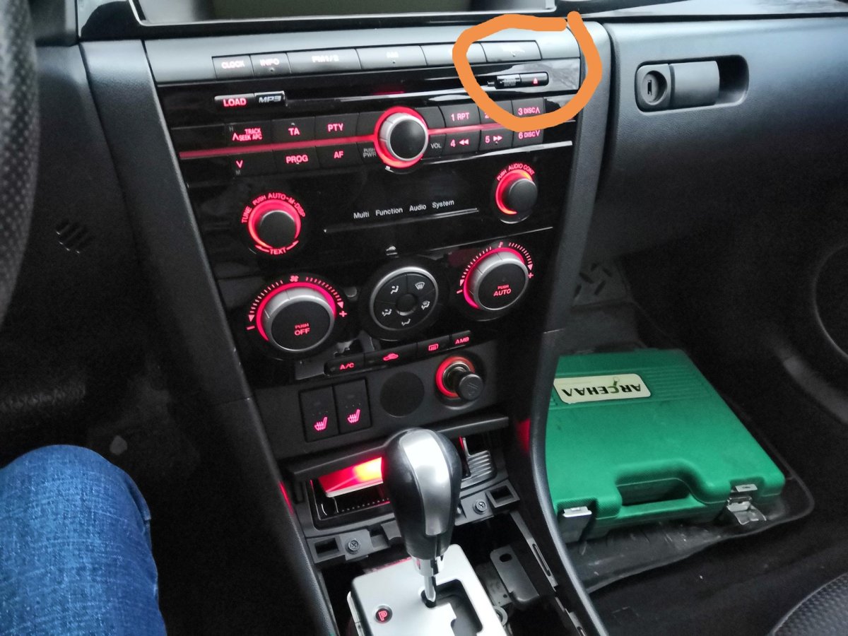 Магнитола Мазда 3 2005