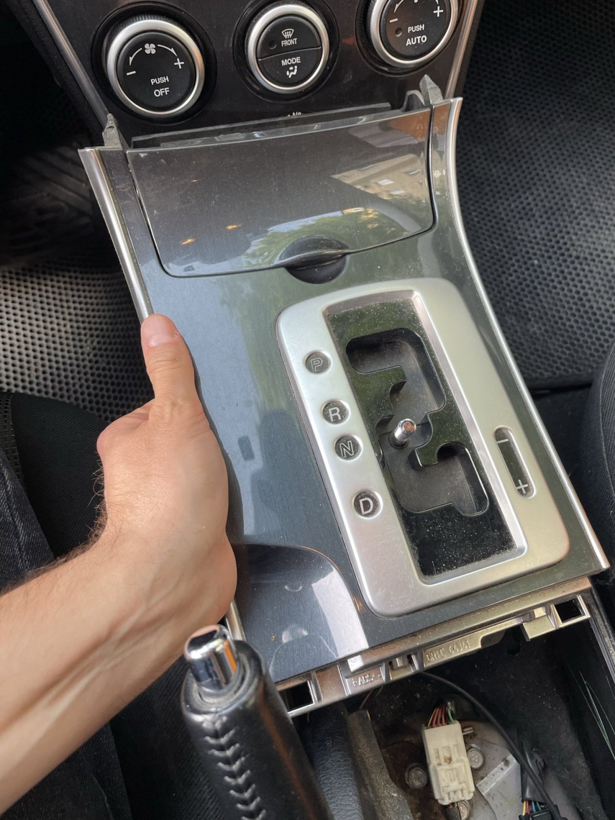 Toyota Raize блок навигатор под рулем