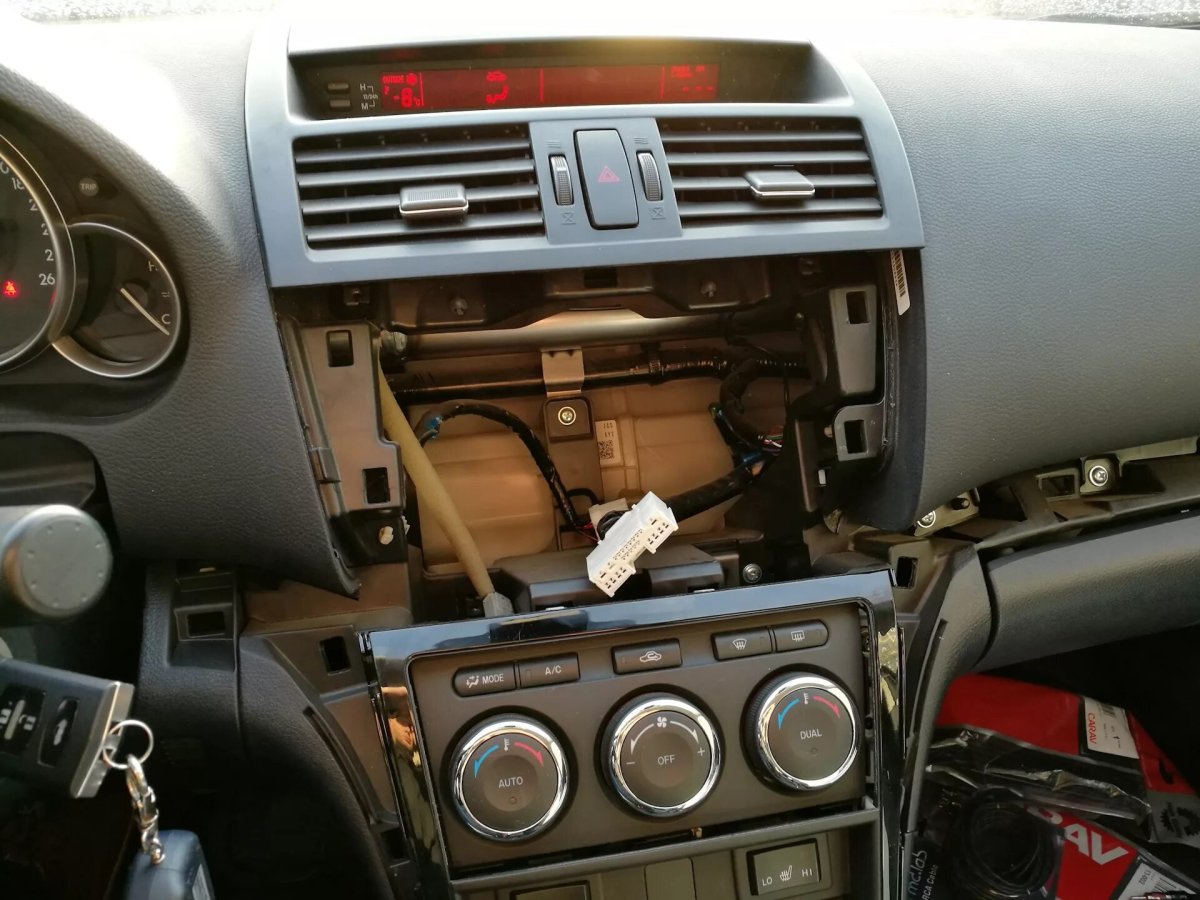 Саб к штатной магнитоле Мазда 6 gg