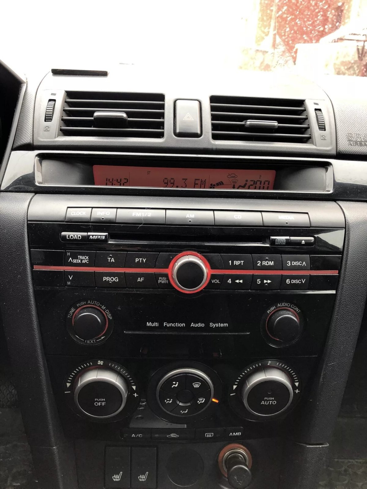 Штатная магнитола Мазда 3 2005