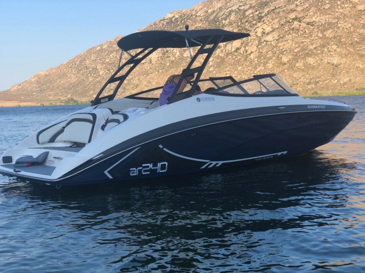 Катер Ямаха 240