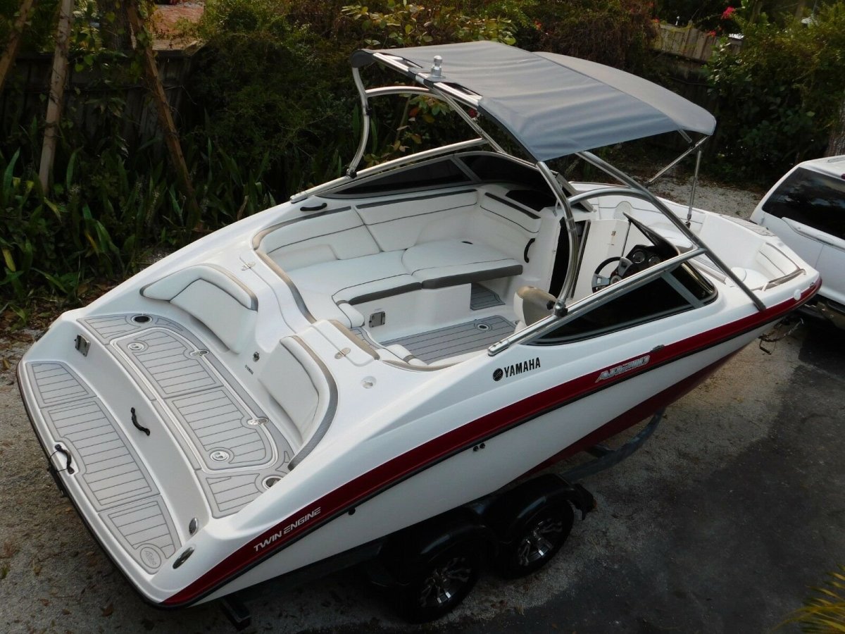 Yamaha Jet Boat