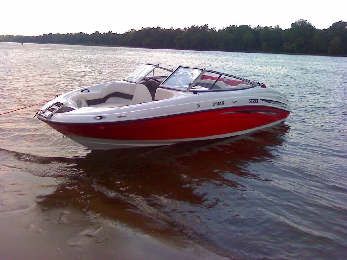 Лодка Ямаха 210