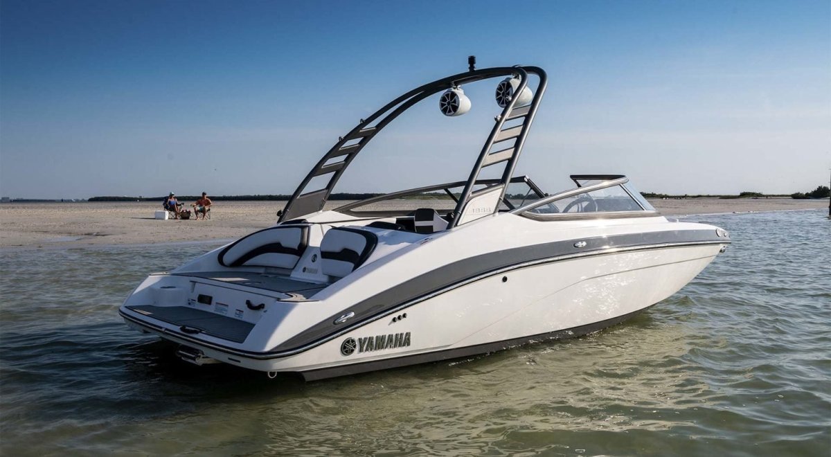 Катер буксировщик Yamaha