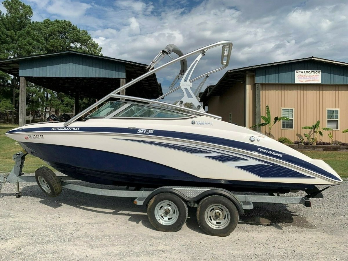 Катер Ямаха 212х