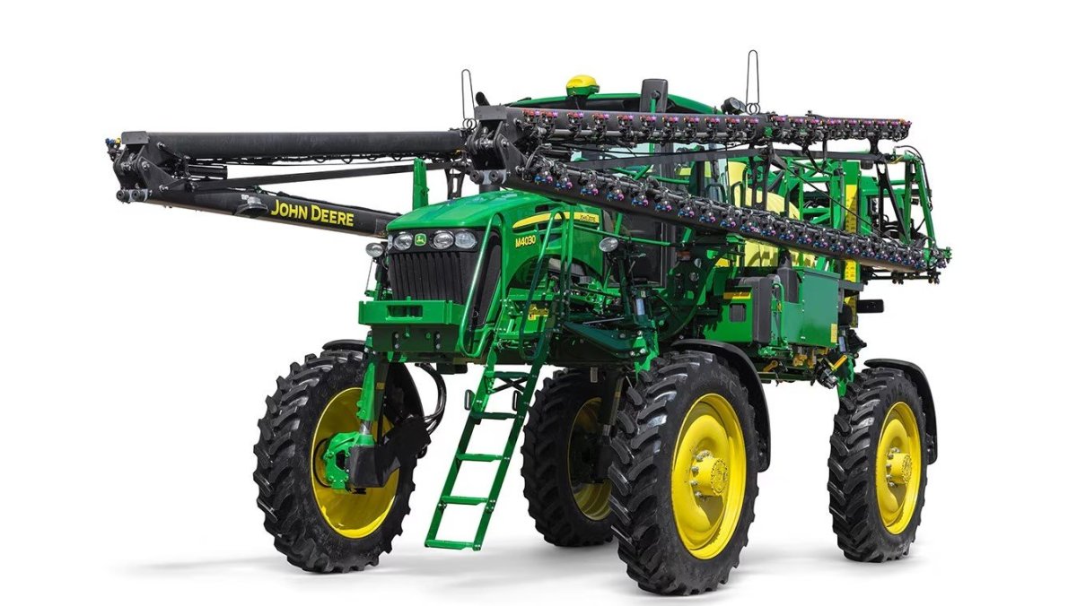 Самоходный опрыскиватель John Deere m4030