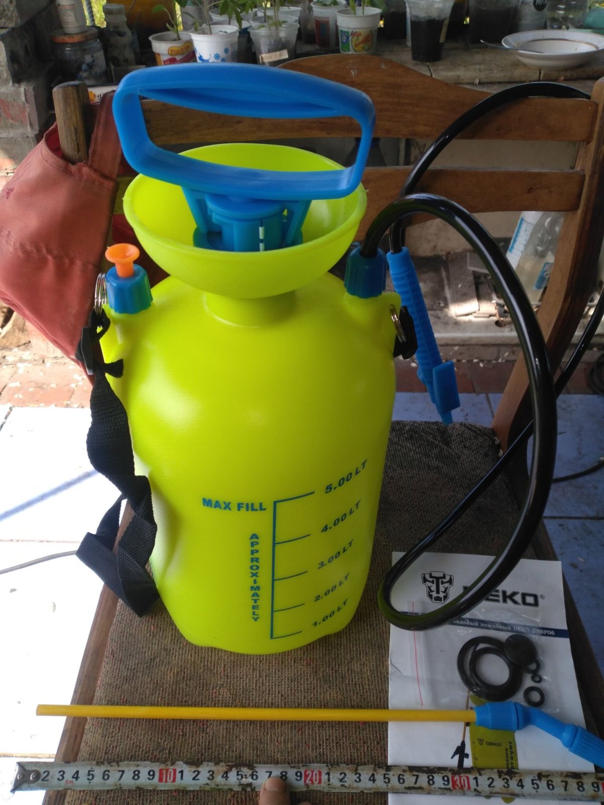 Опрыскиватель помповый 2л. Дачник