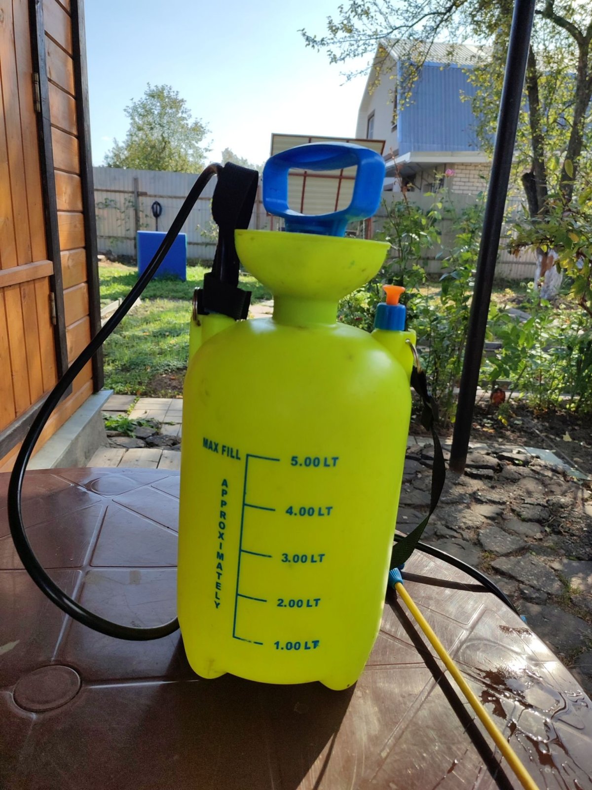 Опрыскиватель садовый Deko электрический