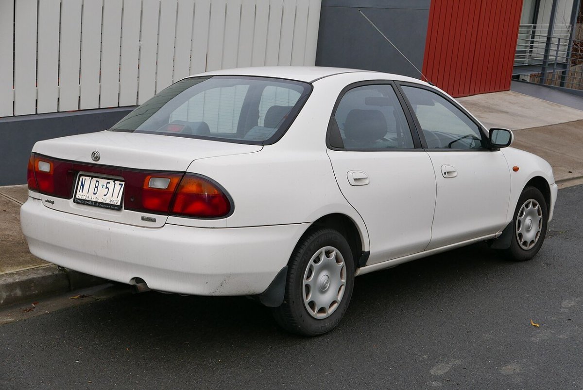 Мазда 323 седан 1995