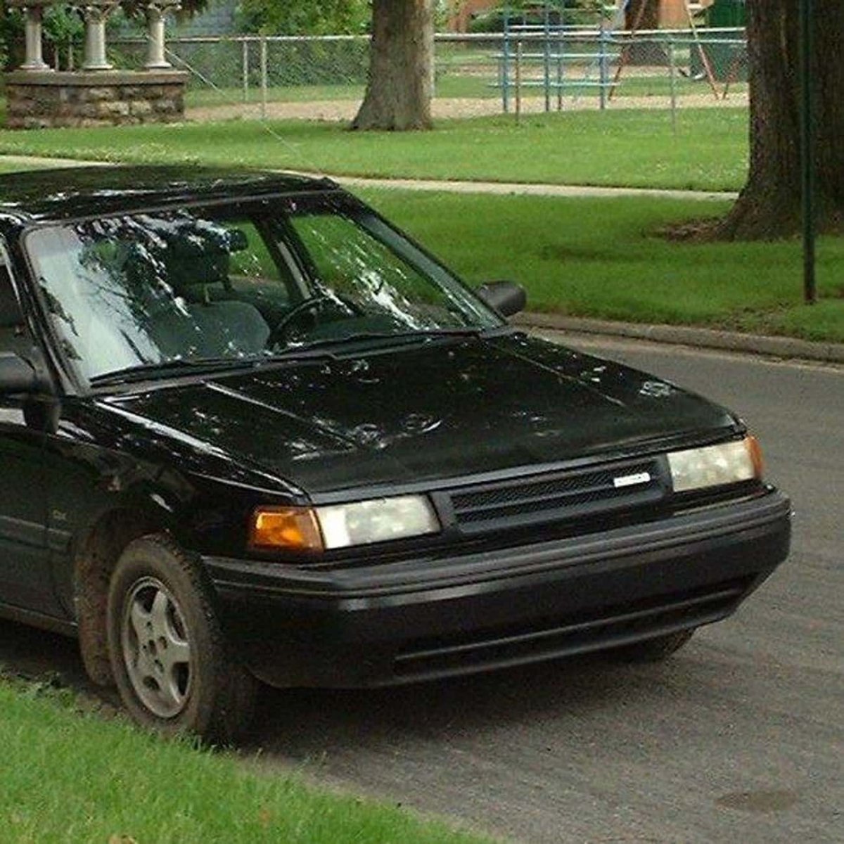 Mazda 323 1990 седан