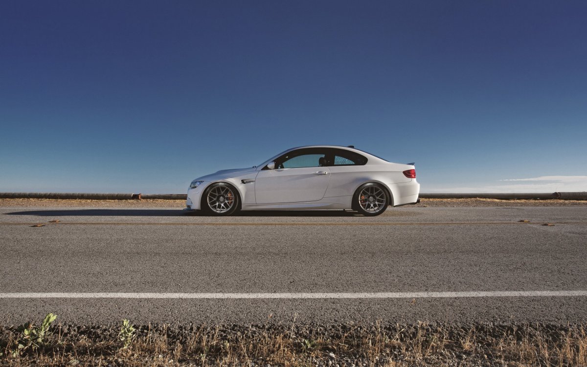 Машина боком