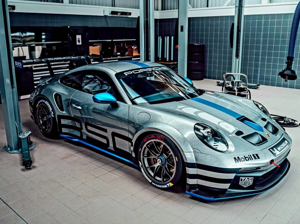 Порше с хештегами