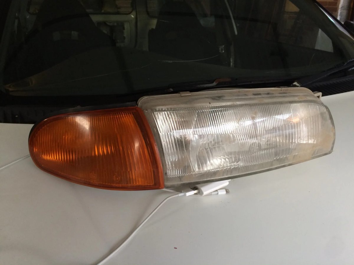 Поворотник Мицубиси Либеро