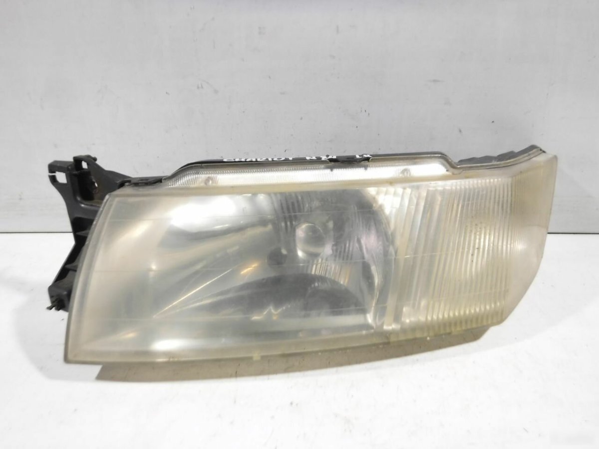 Mitsubishi Chariot фары