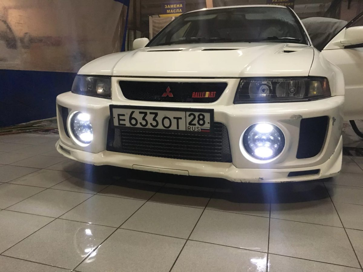 Туманки в бампер Mitsubishi Evolution 4