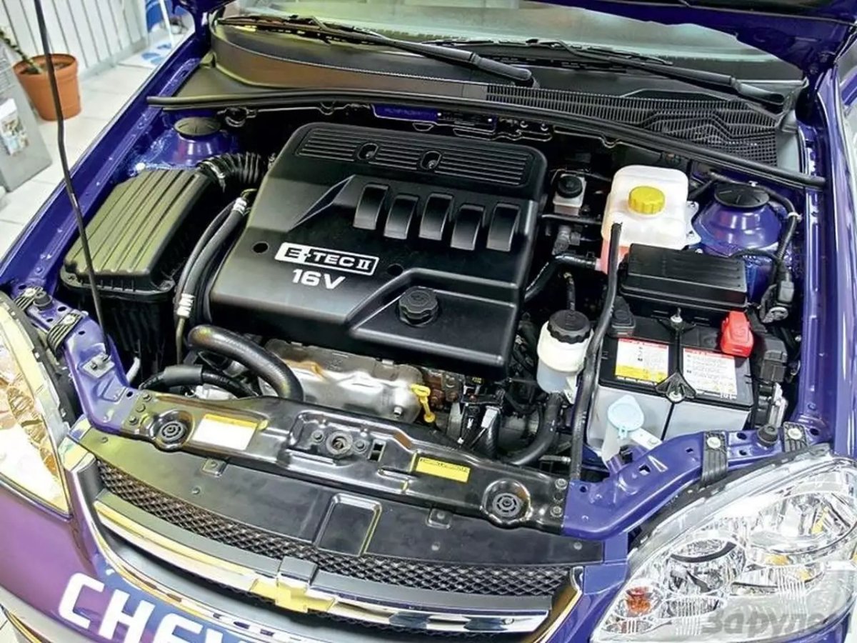 Шевроле Лачетти 1.6 под капотом