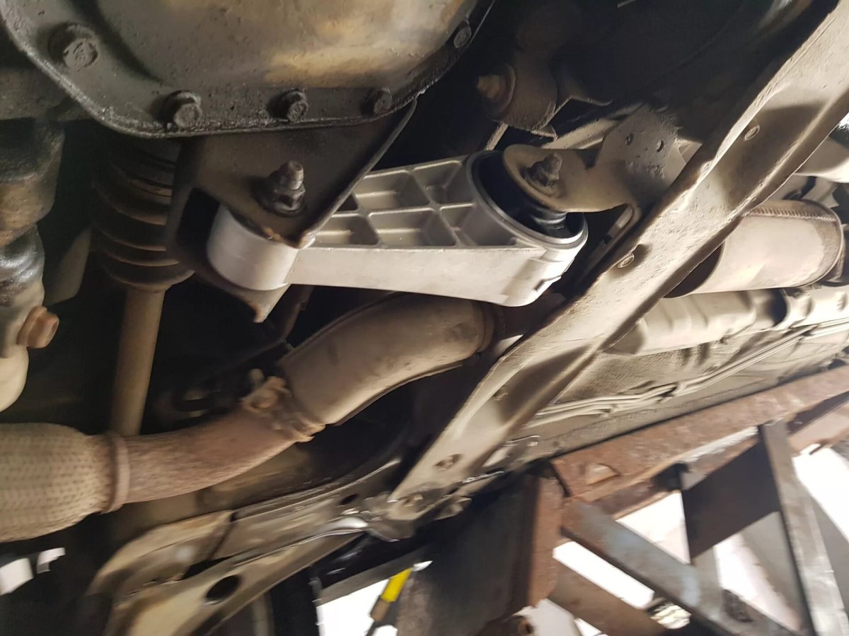 Нижняя подушка двигателя Лачетти 1.6