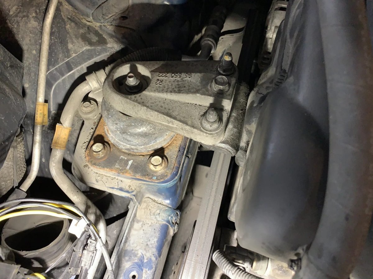 Подушка двигателя Лачетти 1.6