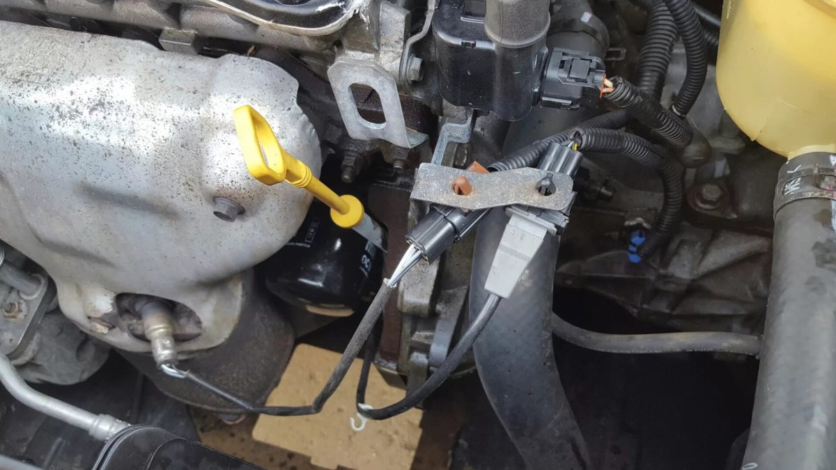 Датчик коленвала Лачетти 1.4