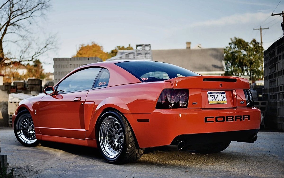 Ford Mustang SVT Cobra 2004