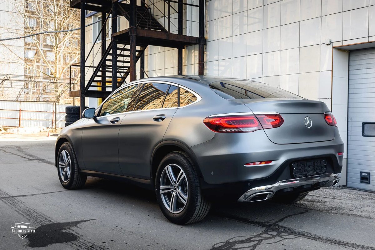 Мерседес GLC 300 серый матовый