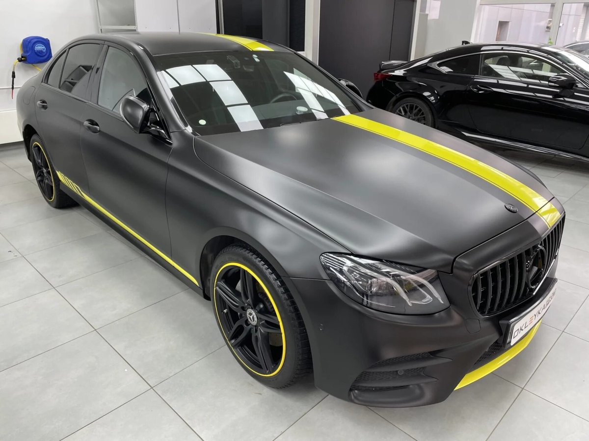 Желтый матовый Мерседес е