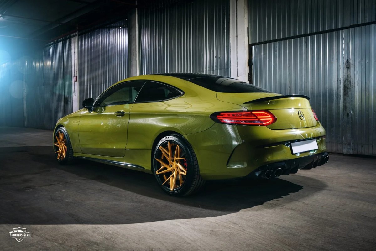 Мерседес купе зеленого цвета