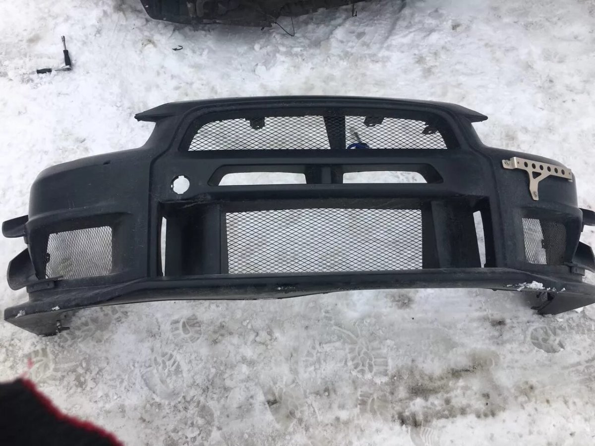 Бампер Варис на Лансер 10