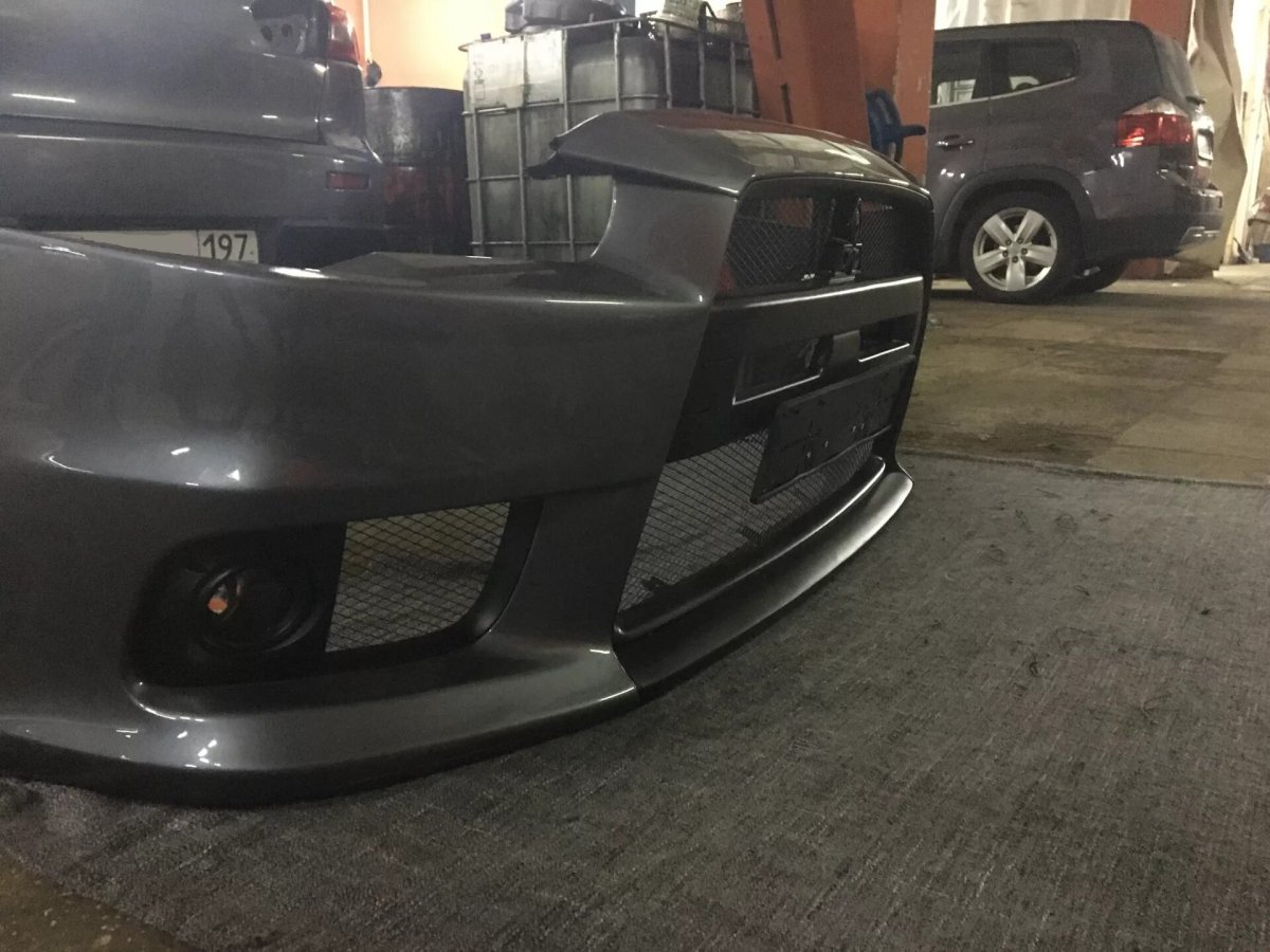 Передний бампер EVO Style Lancer 10