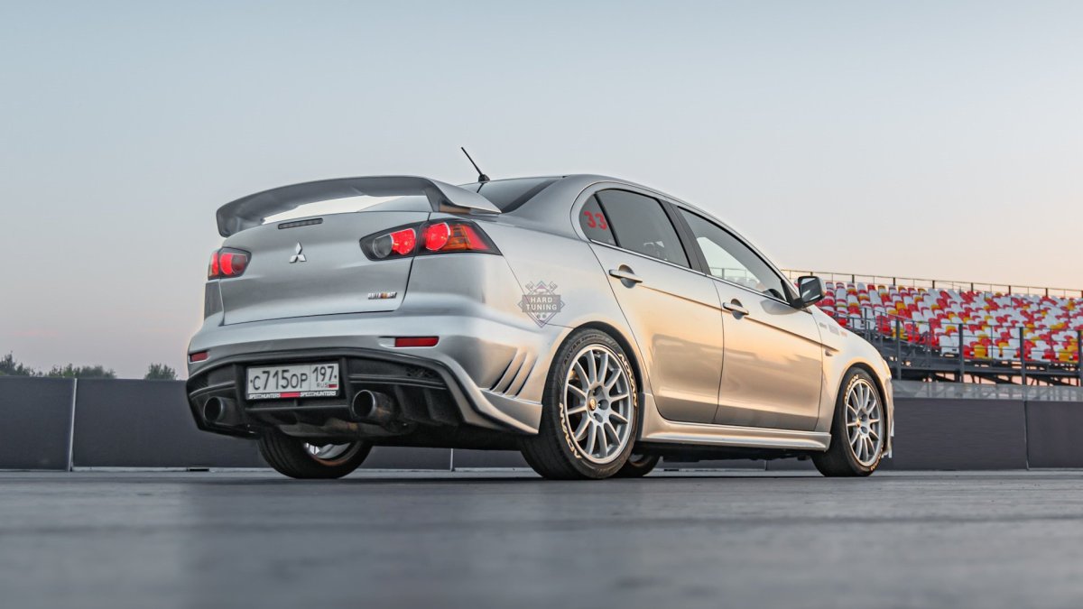 Задний бампер Варис Лансер 10