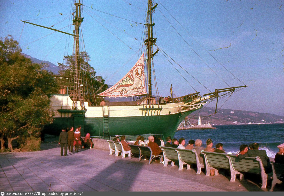 Шхуна бар Эспаньола в Ялте