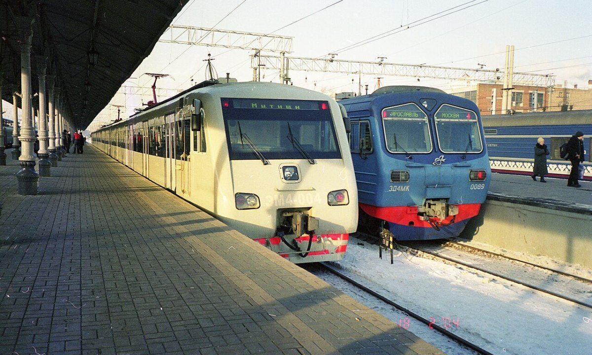 Поезд Спутник Ярославский вокзал