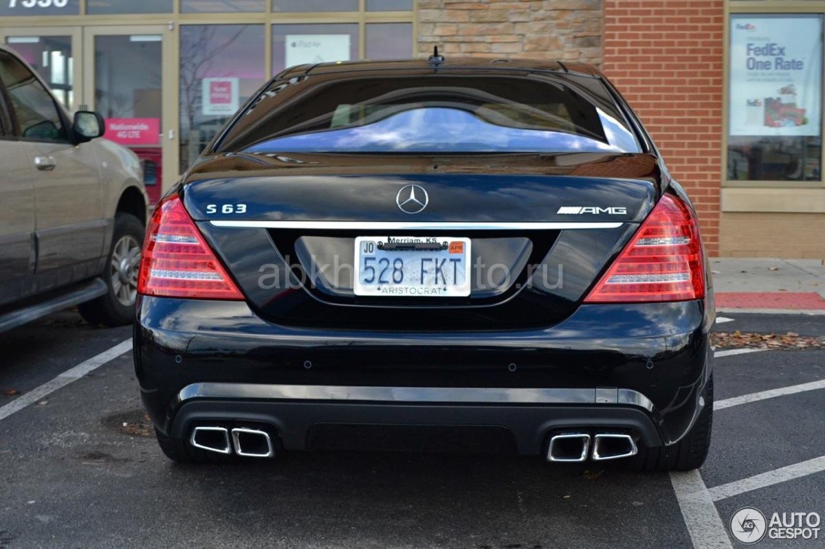 Mercedes w221 AMG сзади