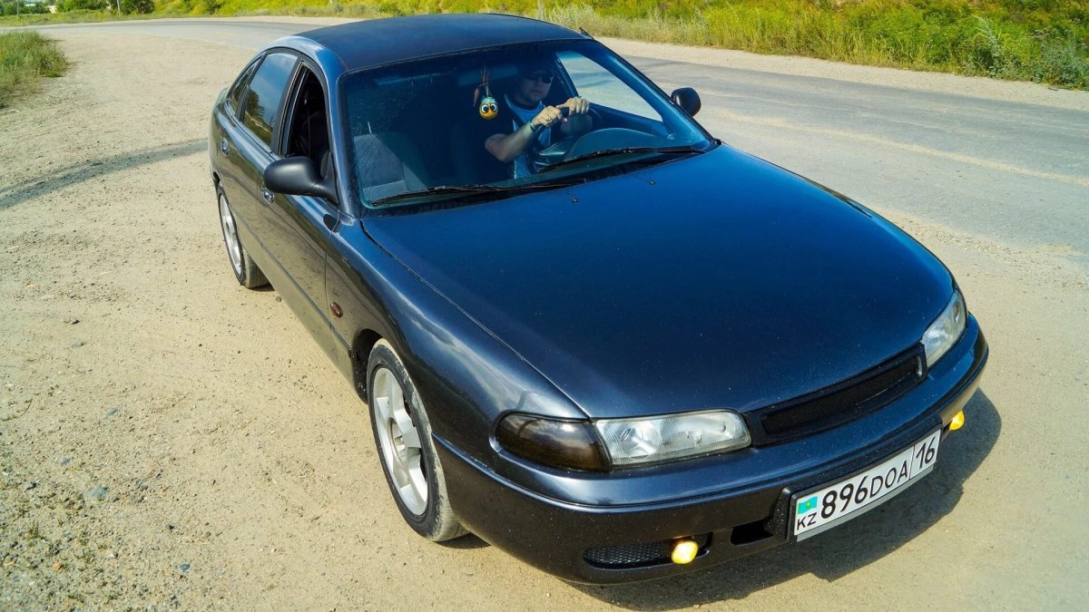 Mazda 626 ge черная